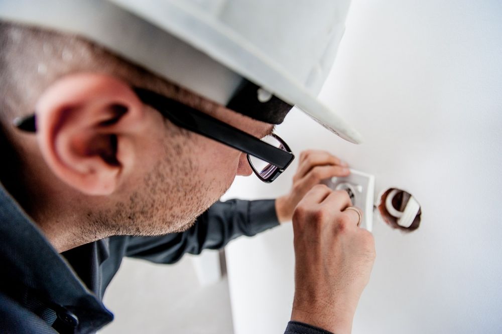 Elektriker i Huddinge: Din guide till säkra och pålitliga elinstallationer
